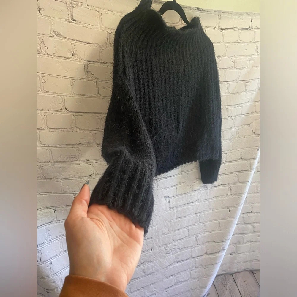 5/$20 Miracle USA Black Fall Wide Neck Cropped Fuzzy Knit Sweater Wmns Size M/L - Picture 3 of 8